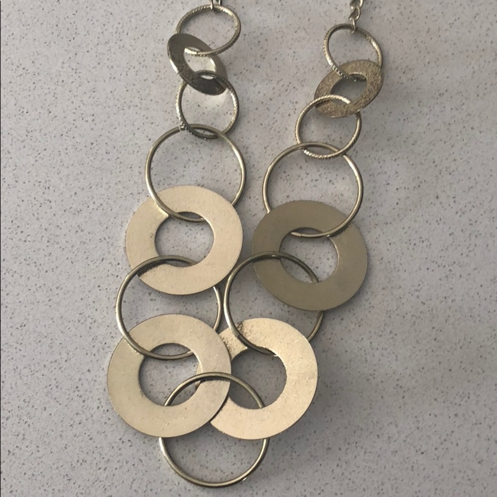 FOREVER 21 Circle Detail Necklace